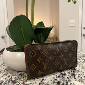 Louis Vuitton Wallet Zippy Men’s Women’s Unisex in Monogram Brown